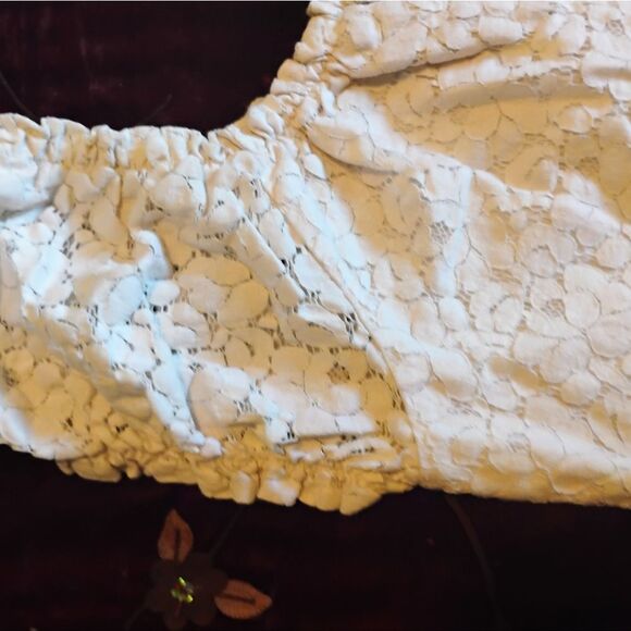 Twenty One Cream Ruffled Blouse with Cap Sleeves - Picture 2 of 16